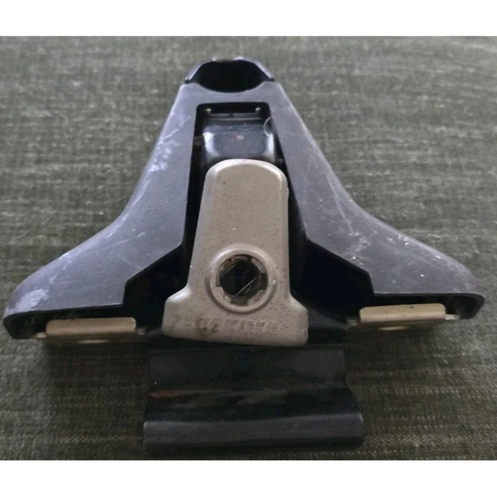 Yakima Roof Rack LowRider Towers Pair Large Rail Mount Feet